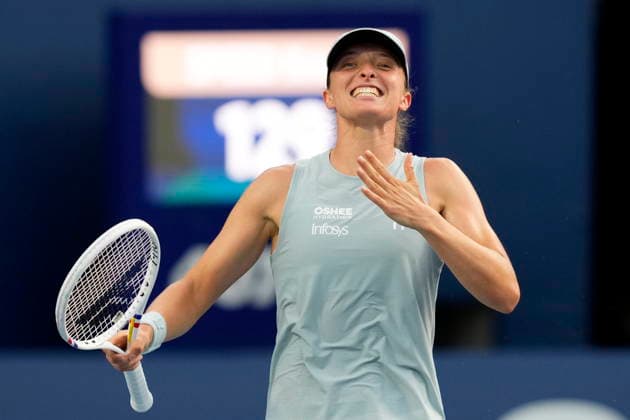 August 13, 2026, Toronto, On, CANADA: Poland s Iga Swiatek celebrates after defeating Kazakhstan s Elena Rybakina in National Bank Open final tennis action, in Toronto, Thursday, Aug. 13, 2026. Canada News - August 13, 2026  - ZUMAc35_ 20260813_zaf_c35_094 Copyright: xChrisxYoungx