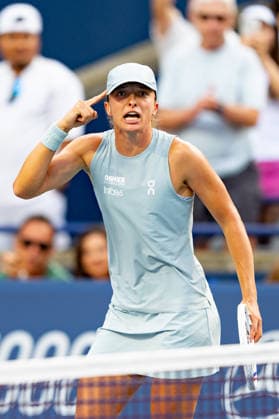 TORONTO, ON - AUGUST 13: Iga Swiatek of Poland celebrates after winning the WTA, Tennis Damen National Bank Open tournament on August 13, 2026 at Sobeys Stadium in Toronto, ON, Canada (Photo by Julian Avram Icon Sportswire) TENNIS: AUG 13 National Bank Open EDITORIAL USE ONLY Icon2608130251