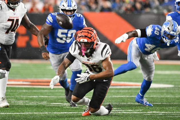 August 13, 2026: Cincinnati Bengals running back Kendall Milton (36) fumbles against the Detroit Lions in their game in Cincinnati, Ohio. Cal Media NFL, American Football Herren, USA 2026: Detroit Lions Vs Cincinnati Bengals AUG 13  - ZUMAc04_ 20260813_zma_c04_022 Copyright: xBrentxClarkx