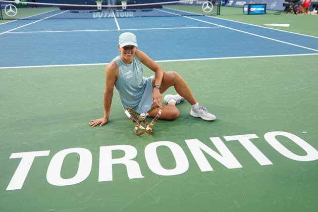 WTA, Tennis Damen Masters 1000 National Bank Open Toronto 2026 - Final Match - Day 13 Iga Swiatek of Poland poses whit the trophy after winning her Women™s Singles final match against Elena Rybakina of Kazakhstan on day 13 of the WTA Masters 1000 National Bank Open at Sobeys Stadium on August 13, 2026 in Toronto, Canada. (Photo by Leonardo Ramirez Eyepix Group) Copyright: xLeonardoxRamirezx xEyepixxGroupx LR_13082026_10426