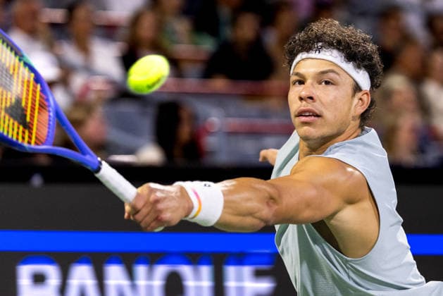 August 13, 2026, Montreal, Quebec, Canada: BEN SHELTON (5) from USA backhand in match against Brandon Nakashima (28) from USA in final at Canadian Open at IGA stadium in Montreal, Quebec, Canada on 2026-08-13 TENNIS: Canadian Open Montreal 2026  - ZUMAl189 20260813_zsp_l189_008 Copyright: xYannickxLegarex