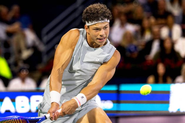 August 13, 2026, Montreal, Quebec, Canada: BEN SHELTON (5) from USA backhand in match against Brandon Nakashima (28) from USA in final at Canadian Open at IGA stadium in Montreal, Quebec, Canada on 2026-08-13 TENNIS: Canadian Open Montreal 2026  - ZUMAl189 20260813_zsp_l189_009 Copyright: xYannickxLegarex