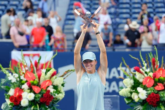 August 13, 2026, Toronto, On, CAN: Poland s Iga Swiatek celebrates her 6-2, 6-3 win over Kazakhstan s Elena Rybakina to clinch the National Bank Open final, in Toronto, Thursday, Aug. 13, 2026. Canada News - August 13, 2026  - ZUMAc35_ 20260813_zaf_c35_108 Copyright: xChrisxYoungx