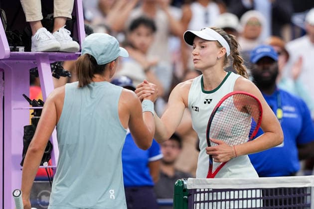 National Bank Open 2026 - Women s Singles Final TORONTO, CANADA - AUGUST 13 : Iga Swiatek of Poland and Elena Rybakina of Kazakhstan shake hands after the final round match during day 13 of WTA, Tennis Damen 1000 National Bank Open in Toronto, Ontario, Canada on August 13, 2026. Mert Alper Dervis Anadolu Ontario Canada. Editorial use only. Please get in touch for any other usage.  Copyright: x2026xAnadoluxMertxAlperxDervisx