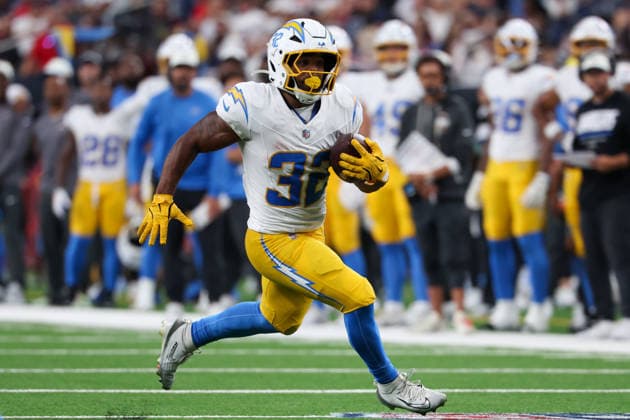 HOUSTON, TX - AUGUST 13: Running Back Jaret Patterson of the Los Angeles Chargers runs with the ball during the NFL, American Football Herren, USA preseason game between Houston Texans and Los Angeles Chargers on August 13, 2026, at Reliant Stadium in Houston, TX. (Photo by David Buono Icon Sportswire) NFL: AUG 13 Chargers at Texans EDITORIAL USE ONLY Icon260813017