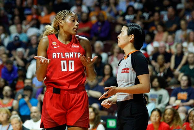 UNCASVILLE, CT - AUGUST 13: Naz Hillmon 00 of the Atlanta Dream reacts to referee Catherine Chang during the WNBA, Basketball Damen, USA game between Atlanta Dream and Connecticut Sun on August 13, 2026, at Mohegan Sun Arena in Uncasville, CT. (Photo by M. Anthony Nesmith Icon Sportswire) WNBA: AUG 13 Atlanta Dream at Connecticut Sun EDITORIAL USE ONLY Icon26081312