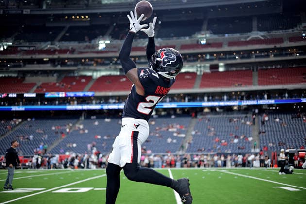 August 13, 2026, Houston, Texas, U.S: Houston Texans safety Kamari Ramsey (27) catches a ball in warmups prior to the NFL, American Football Herren, USA preseason game against the Los Angeles Chargers at NRG Stadium in Houston, TX on August 13, 2026. Houston U.S - ZUMAw137 20260813_aap_w137_011 Copyright: xErikxWilliamsx