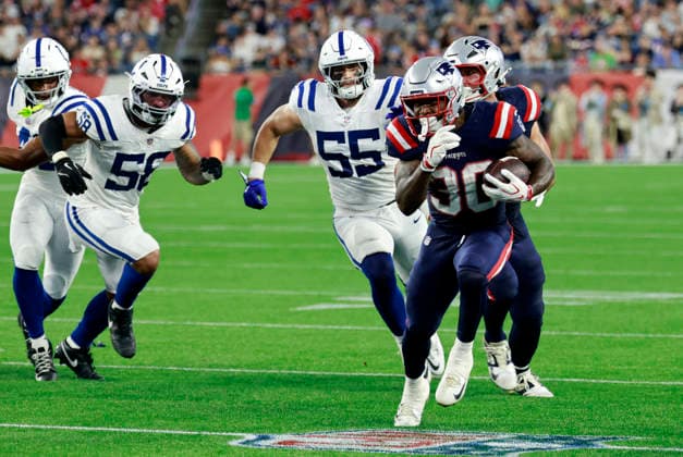 FOXBOROUGH, MA - AUGUST 13: Jam Miller 30 of the New England Patriots races to the outside during a game between the New England Patriots and the Indianapolis Colts on August 13, 2026, at Gillette Stadium in Foxborough, Massachusetts. (Photo by Fred Kfoury III Icon Sportswire) NFL, American Football Herren, USA AUG 13 Colts at Patriots EDITORIAL USE ONLY Icon482260813022
