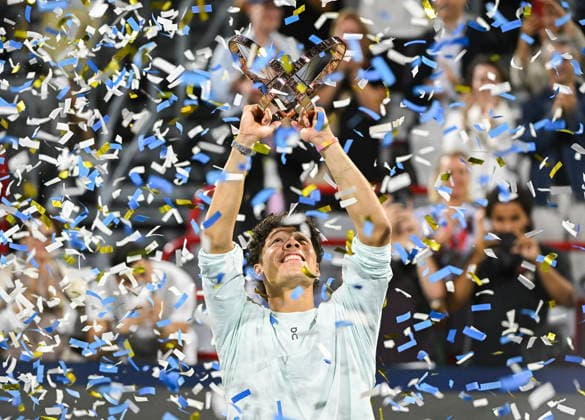 ATP, Tennis Herren Masters 1000 Canada final Ben Shelton of the United States holds the trophy after winning the ATP Masters 1000 Canada final in Montreal, Canada, 13 August 2026. MONTREAL QUEBEC Canada  Copyright: xGRAHAMxHUGHESx