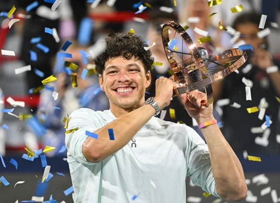 ATP, Tennis Herren Masters 1000 Canada final Ben Shelton of the United States holds the trophy after winning the ATP Masters 1000 Canada final in Montreal, Canada, 13 August 2026. MONTREAL QUEBEC Canada  Copyright: xGRAHAMxHUGHESx