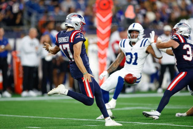 August 13, 2026; Foxborough, Massachusetts, USA; New England Patriots punter Bryce Baringer (17) punts the ball in an NFL, American Football Herren, USA preseason game against the Indianapolis Colts at Gillette Stadium. (c) CSM NFL 2026: Colts Vs Patriots AUG 13  - ZUMAc04_ 20260813_zma_c04_092 Copyright: xBurtxGranofskyx