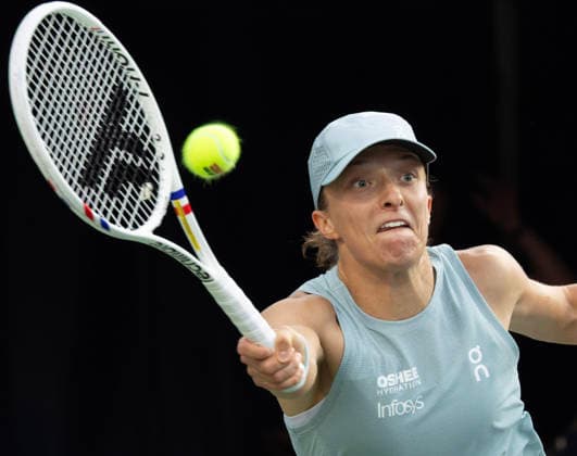 (260814) -- TORONTO, Aug. 14, 2026 -- Iga Swiatek of Poland returns the ball during the women s singles final match between Iga Swiatek of Poland and Elena Rybakina of Kazakhstan at the 2026 National Bank Open tennis tournament in Toronto, Canada, on Aug. 13, 2026. (Photo by Xinhua) (SP)CANADA-TORONTO-TENNIS-NATIONAL BANK OPEN-WOMEN S SINGLES-FINAL ZouxZheng 