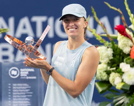 (260814) -- TORONTO, Aug. 14, 2026 -- Iga Swiatek of Poland poses for photos with the trophy during the awarding ceremony after the women s singles final match between Iga Swiatek of Poland and Elena Rybakina of Kazakhstan at the 2026 National Bank Open tennis tournament in Toronto, Canada, on Aug. 13, 2026. (Photo by Xinhua) (SP)CANADA-TORONTO-TENNIS-NATIONAL BANK OPEN-WOMEN S SINGLES-FINAL ZouxZheng 