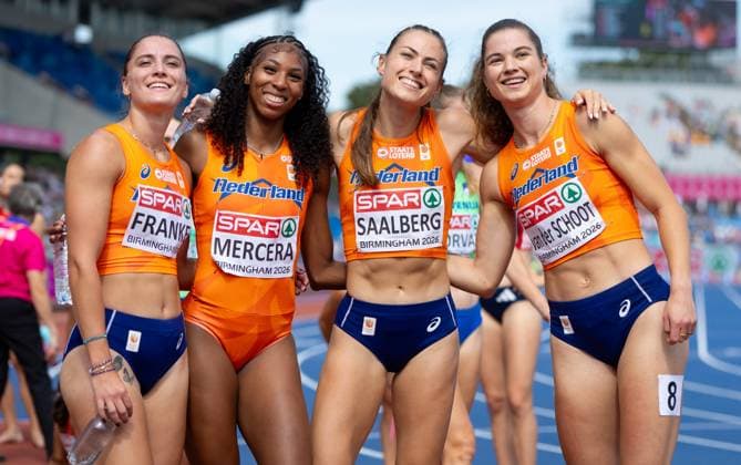 BIRMINGHAM - Vanesse Mercera, Eveline Saalberg, Nina Franke and Myrte van der Schoot in action during the women s 4x400 relay qualification on the fifth day of the European Athletics Championships. IRIS VAN DEN BROEK ANP xVIxANPxSportx xxANPxIVx 565450821 originalFilename: 565450821.jpg