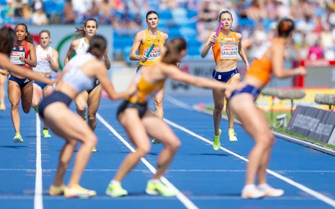 BIRMINGHAM - Eveline Saalberg in action during the women s 4x400 relay qualification on the fifth day of the European Athletics Championships. IRIS VAN DEN BROEK ANP xVIxANPxSportx xxANPxIVx 565453508 originalFilename: 565453508.jpg