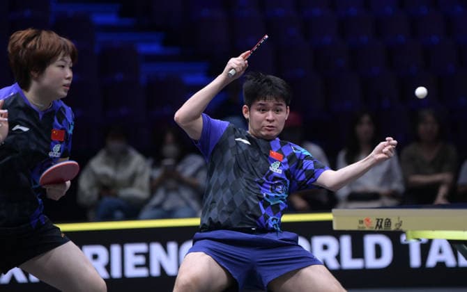 (260814) -- MALMO, Aug. 14, 2026 -- Lin Shidong (R) Kuai Man compete during the mixed doubles semifinal match between Lin Shidong Kuai Man of China and Lin Yun-Ju Cheng I-Ching of Chinese Taipei at the WTT Europe Smash Sweden 2026 in Malmo, Sweden, Aug. 14, 2026. ) (SP)SWEDEN-MALMO Table tennis, Tischtennis WTT EUROPE SMASH 2026-MIXED DOUBLES WengxXinyang 
