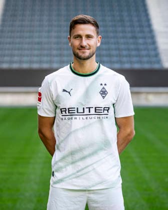 Enzo Leopold Portrait 2026 2027 Borussia Mönchengladbach am 28.07.2026 1.BL Porträttermin 2026 2027 *** Enzo Leopold Portrait 2026 2027 Borussia Mönchengladbach on July 28, 2026 1st Bundesliga Portrait Session 2026 2027