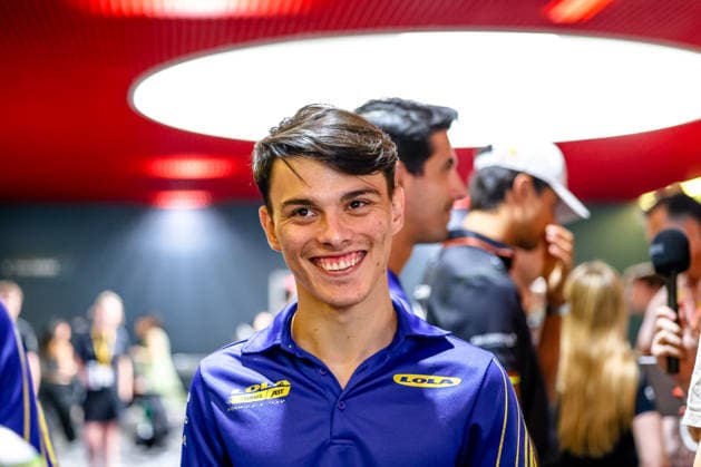 Zane Maloney (Lola Yamaha ABT Formula E Team, 22) freut sich, Freude, Lachen, laecheln im Interview im Media Pen, ABB FIA Formula E World Championship, WM, Weltmeisterschaft London e-Prix 2026, Vereinigtes Koenigreich, Saison 12 2025 26, Runde 16, 14.07.2026, ABB FIA Formula E World Championship, London e-Prix 2026, Vereinigtes Koenigreich, Saison 12 2025 26, Runde 16, 14.07.2026 London *** Zane Maloney of the Lola Yamaha ABT Formula E Team, age 22, is happy, joyful, laughing, and smiling during an interview in the media pen at the ABB FIA Formula E World Championship, 2026 London ePrix, United Kingdom, Season 12 (2025–26), Round 16, July 14, 2026, ABB FIA Formula E World Championship, London ePrix 2026, United Kingdom, Season 12 (2025–26), Round 16, July 14, 2026, London Copyright: xEibner-Pressefoto LauraxRoemerx EP_LRR