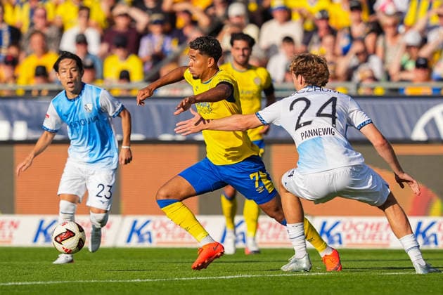 14.08.2026, xydrx, Fußball, 2. Fußball Bundesliga, Eintracht Braunschweig - VfL Bochum, Saison 2026 2027, Eintracht-Stadion: Yann Sturm (Eintracht Braunschweig, 7) im Zweikampf gegen Mats Pannewig (VfL Bochum, 24) DFB regulations prohibit any use of photographs as image sequences and or quasi-video. *** August 14, 2026, xydrx, Soccer, 2. Bundesliga, Eintracht Braunschweig vs. VfL Bochum, 2026–2027 season, Eintracht Stadium, Yann Sturm (Eintracht Braunschweig), No. 7 in a tackle against Mats Pannewig (VfL Bochum), 24. DFB regulations prohibit any use of photographs as image sequences and or quasi-video. Copyright: HMBxMedia YannisxDreimann