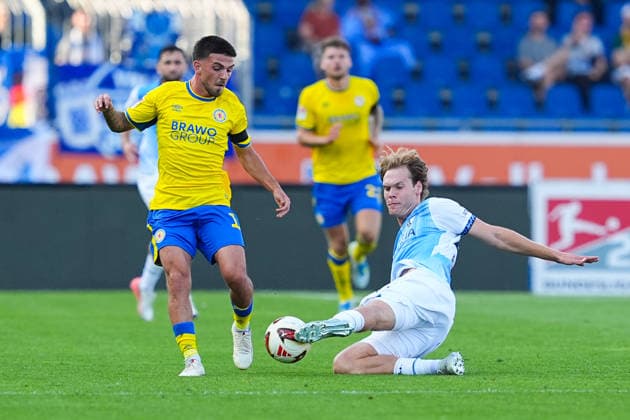 14.08.2026, xydrx, Fußball, 2. Fußball Bundesliga, Eintracht Braunschweig - VfL Bochum, Saison 2026 2027, Eintracht-Stadion: Samuele Di Benedetto (Eintracht Braunschweig, 10) im Zweikampf gegen Mats Pannewig (VfL Bochum, 24) DFB regulations prohibit any use of photographs as image sequences and or quasi-video. *** August 14, 2026, xydrx, Soccer, 2. Bundesliga, Eintracht Braunschweig vs. VfL Bochum, 2026–2027 season, Eintracht Stadium Samuele Di Benedetto, Eintracht Braunschweig, No. 10 in a tackle against Mats Pannewig of VfL Bochum, 24. DFB regulations prohibit any use of photographs as image sequences and or quasi-video. Copyright: HMBxMedia YannisxDreimann