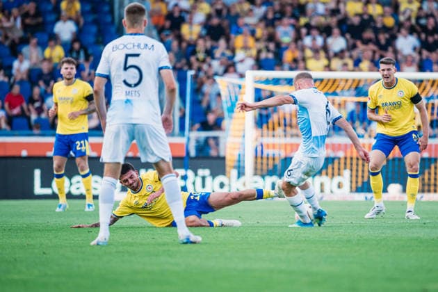 2. Bundesliga: Eintracht Braunschweig vs. VfL Bochum, 14.08.2026 Samuele Di Benedetto (VfL Bochum 1848, 10) grätscht Enis Ã‡okaj (VfL Bochum 1848, 6) weg; Fußball, 2. Bundesliga, 2. Spieltag: Eintracht Braunschweig vs. VfL Bochum am 14.08.2026 im Eintracht-Stadion, Braunschweig DFL REGULATIONS PROHIBIT ANY USE OF PHOTOGRAPHS AS IMAGE SEQUENCES AND OR QUASI-VIDEO. *** 2. Bundesliga: Eintracht Braunschweig vs. VfL Bochum, August 14, 2026; Samuele Di Benedetto (VfL Bochum 1848), 10, tackles Enis Çokaj (VfL Bochum 1848), 6, out of the game; Soccer, 2. Bundesliga, Matchday 2: Eintracht Braunschweig vs. VfL Bochum on August 14, 2026, at Eintracht Stadium, Braunschweig. DFL regulations prohibit any use of photographs as image sequences and or quasi-video. Copyright: xBEAUTIFULxSPORTS Tonhäuserx