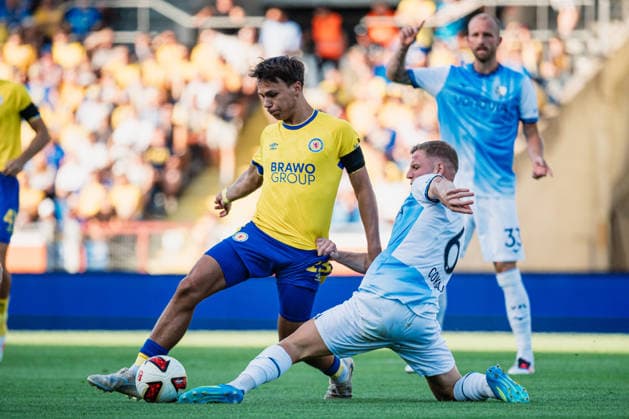 2. Bundesliga: Eintracht Braunschweig vs. VfL Bochum, 14.08.2026 Max Marie (Eintracht Braunschweig, 15), Enis Ã‡okaj (VfL Bochum 1848, 6) Zweikampf; Fußball, 2. Bundesliga, 2. Spieltag: Eintracht Braunschweig vs. VfL Bochum am 14.08.2026 im Eintracht-Stadion, Braunschweig DFL REGULATIONS PROHIBIT ANY USE OF PHOTOGRAPHS AS IMAGE SEQUENCES AND OR QUASI-VIDEO. *** 2. Bundesliga: Eintracht Braunschweig vs. VfL Bochum, August 14, 2026; Max Marie (Eintracht Braunschweig), 15; Enis Çokaj (VfL Bochum 1848), 6; Tackle; Soccer; 2. Bundesliga; Matchday 2: Eintracht Braunschweig vs. VfL Bochum on August 14, 2026, at Eintracht Stadium, Braunschweig. DFL regulations prohibit any use of photographs as image sequences and or quasi-video. Copyright: xBEAUTIFULxSPORTS Tonhäuserx