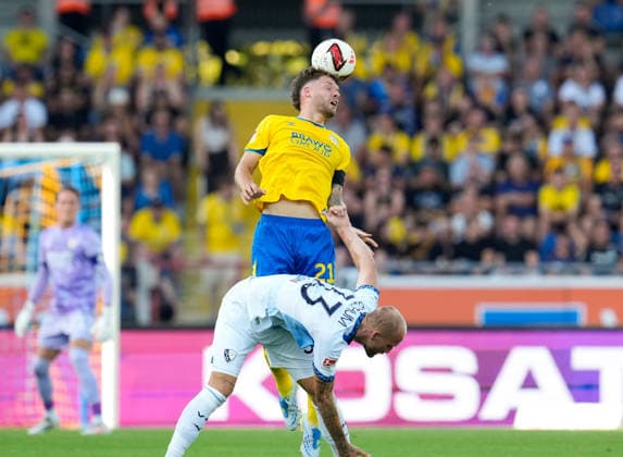 Kevin Ehlers (Eintracht Braunschweig, 21) koepft den Ball ueber Oliver Olsen (VfL Bochum 1848, 13). GER, Eintracht Braunschweig vs VfL Bochum 1848, 2. Bundesliga, 2. Spieltag, Saison 2026-27, 14.08.2026 DFL REGULATIONS PROHIBIT ANY USE OF PHOTOGRAPHS AS IMAGE SEQUENCES AND OR QUASI-VIDEO GER, Eintracht Braunschweig vs VfL Bochum 1848, 2. Bundesliga, 2. Spieltag, Saison 2026-27, 14.08.2026 Braunschweig *** Kevin Ehlers (Eintracht Braunschweig, 21) heads the ball over Oliver Olsen (VfL Bochum 1848, 13 GER), Eintracht Braunschweig vs. VfL Bochum 1848, 2. Bundesliga, Matchday 2, 2026–27 Season, August 14, 2026. DFL regulations prohibit any use of photographs as image sequences and or quasi-video. GER, Eintracht Braunschweig vs. VfL Bochum 1848, 2. Bundesliga, Matchday 2, 2026–27 season, August 14, 2026, Braunschweig Copyright: xEibner-Pressefoto ScottxColemanx EP_SCN