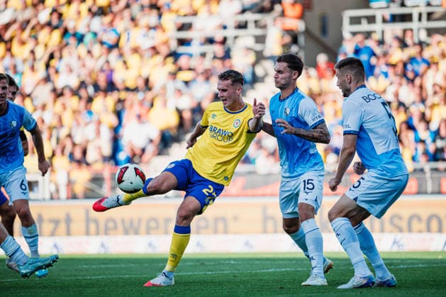 2. Bundesliga: Eintracht Braunschweig vs. VfL Bochum, 14.08.2026 Jan Urbich (Eintracht Braunschweig, 27) schießt aufs Tor, daneben Michael Steinwender (VfL Bochum 1848, 15); Fußball, 2. Bundesliga, 2. Spieltag: Eintracht Braunschweig vs. VfL Bochum am 14.08.2026 im Eintracht-Stadion, Braunschweig DFL REGULATIONS PROHIBIT ANY USE OF PHOTOGRAPHS AS IMAGE SEQUENCES AND OR QUASI-VIDEO. *** 2. Bundesliga: Eintracht Braunschweig vs. VfL Bochum, August 14, 2026; Jan Urbich (Eintracht Braunschweig, 27) shoots at the goal, but misses; Michael Steinwender (VfL Bochum 1848, 15); soccer, 2. Bundesliga, Matchday 2: Eintracht Braunschweig vs. VfL Bochum on August 14, 2026, at Eintracht Stadium, Braunschweig. DFL regulations prohibit any use of photographs as image sequences and or quasi-video. Copyright: xBEAUTIFULxSPORTS Tonhäuserx