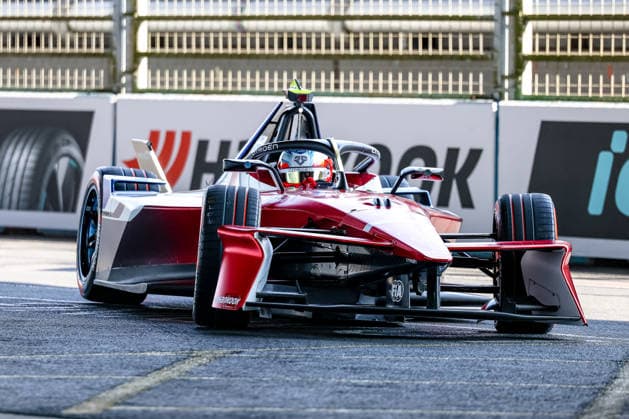 Jean-Eric Vergne (Citroen Racing, Rookie Fahrer) erstes freies Training Free Practice 1, ABB FIA Formula E World Championship, WM, Weltmeisterschaft London e-Prix 2026, Vereinigtes Koenigreich, Saison 12 2025 26, Runde 16, 14.07.2026, ABB FIA Formula E World Championship, London e-Prix 2026, Vereinigtes Koenigreich, Saison 12 2025 26, Runde 16, 14.07.2026 London *** Jean Eric Vergne, Citroën Racing, rookie driver, first free practice session (Free Practice 1), ABB FIA Formula E World Championship, 2026 London e-Prix, United Kingdom, Season 12 (2025–26), Round 16, July 14, 2026, ABB FIA Formula E World Championship, 2026 London ePrix, United Kingdom, Season 12 (2025–26), Round 16, July 14, 2026, London Copyright: xEibner-Pressefoto LauraxRoemerx EP_LRR