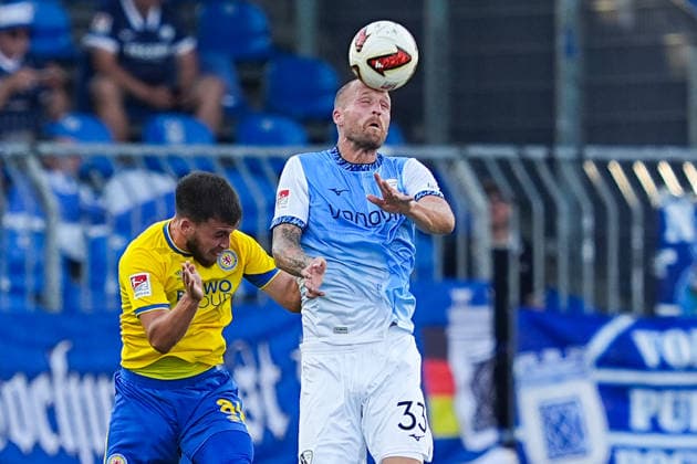 14.08.2026, xydrx, Fußball, 2. Fußball Bundesliga, Eintracht Braunschweig - VfL Bochum, Saison 2026 2027, Eintracht-Stadion: Mehmet Aydin (Eintracht Braunschweig, 8) im Zweikampf gegen Philipp Hofmann (VfL Bochum, 33) DFB regulations prohibit any use of photographs as image sequences and or quasi-video. *** August 14, 2026, xydrx, Soccer, 2. Bundesliga, Eintracht Braunschweig vs. VfL Bochum, 2026–2027 season, Mehmet Aydin Eintracht Stadium, Eintracht Braunschweig, No. 8 in a tackle against Philipp Hofmann of VfL Bochum, No. 33. DFB regulations prohibit any use of photographs as image sequences and or quasi-video. Copyright: HMBxMedia YannisxDreimann