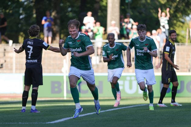 14.08.2026, Herren, Fussball, Saison 2026 2027, Regionalliga Bayern, 4. Spieltag: FC Schweinfurt 05 - SpVgg Bayreuth Gil Ebner (FC Schweinfurt 05, 08) feiert sein Tor zum 1:0 Schweinfurt Riedel-Bau-Arena im Sachs-Stadio Bayern Unterfranken Deutschland *** August 14, 2026, Men s Soccer, 2026–2027 Season, Bavarian Regional League, Matchday 4: FC Schweinfurt 05 vs. SpVgg Bayreuth; Gil Ebner of FC Schweinfurt 05 celebrates his goal to make it 1–0 on August 8 at the Riedel Bau Arena in Sachs, Lower Franconia, Bavaria, Germany