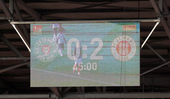 Halbzeit 0-2 Fussball, Herren, Saison 2026 2027, 2.BL, Holstein Stadion, Holstein Kiel gegen FC St Pauli DFL REGULATIONS PROHIBIT ANY USE OF PHOTOGRAPHS AS IMAGE SEQUENCES AND OR QUASI-VIDEO. *** Halftime 0–2 Soccer, Men s, 2026–2027 Season, 2nd Bundesliga, Holstein Stadium, Holstein Kiel vs. FC St. Pauli DFL REGULATIONS PROHIBIT ANY USE OF PHOTOGRAPHS AS IMAGE SEQUENCES AND OR QUASI-VIDEO