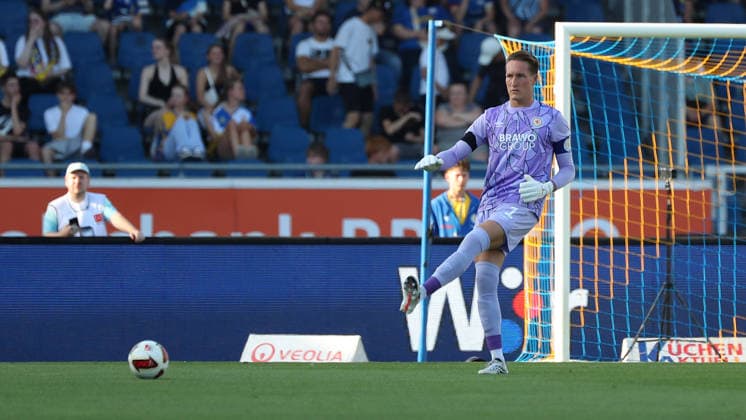 Braunschweig vs Bochum, 2. BL Braunschweig, 14.08.2026, Fußball, Herren, 2. BL, Saison 2026 2027, Eintracht Braunschweig vs. VfL Bochum: Torwart Ron-Thorben Hoffmann (Eintracht Braunschweig) (DFL DFB REGULATIONS PROHIBIT ANY USE OF PHOTOGRAPHS as IMAGE SEQUENCES and or QUASI-VIDEO) Stadion an der Hamburger Straße Niedersachsen Deutschland *** Braunschweig vs. Bochum, 2nd Bundesliga Braunschweig, August 14, 2026, Soccer, Men s, 2nd Bundesliga, 2026–2027 Season, Eintracht Braunschweig vs. VfL Bochum Goalkeeper Ron Thorben Hoffmann Eintracht Braunschweig DFL DFB REGULATIONS PROHIBIT ANY USE OF PHOTOGRAPHS AS IMAGE SEQUENCES AND OR QUASI-VIDEO Stadion an der Hamburger Straße Lower Saxony Germany