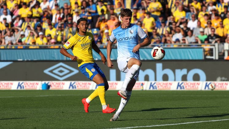Braunschweig vs Bochum, 2. BL Braunschweig, 14.08.2026, Fußball, Herren, 2. BL, Saison 2026 2027, Eintracht Braunschweig vs. VfL Bochum: Yann Sturm (Eintracht Braunschweig), Michael Steinwender (VfL Bochum) (DFL DFB REGULATIONS PROHIBIT ANY USE OF PHOTOGRAPHS as IMAGE SEQUENCES and or QUASI-VIDEO) Stadion an der Hamburger Straße Niedersachsen Deutschland *** Braunschweig vs. Bochum, 2nd Bundesliga Braunschweig, August 14, 2026, Soccer, Men s, 2nd Bundesliga, 2026–2027 Season, Eintracht Braunschweig vs. VfL Bochum; Yann Sturm (Eintracht Braunschweig), Michael Steinwender (VfL Bochum); DFL and DFB regulations prohibit any use of photographs as image sequences and or quasi-video; Stadion an der Hamburger Straße, Lower Saxony, Germany