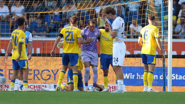 Braunschweig vs Bochum, 2. BL Braunschweig, 14.08.2026, Fußball, Herren, 2. BL, Saison 2026 2027, Eintracht Braunschweig vs. VfL Bochum: Kevin Ehlers (Eintracht Braunschweig), Torwart Ron-Thorben Hoffmann (Eintracht Braunschweig), Samuele di Benedetto (Eintracht Braunschweig) (DFL DFB REGULATIONS PROHIBIT ANY USE OF PHOTOGRAPHS as IMAGE SEQUENCES and or QUASI-VIDEO) Stadion an der Hamburger Straße Niedersachsen Deutschland *** Braunschweig vs. Bochum, 2nd Bundesliga Braunschweig, August 14, 2026, Soccer, Men s, 2nd Bundesliga, 2026–2027 Season, Eintracht Braunschweig vs. VfL Bochum Kevin Ehlers, Eintracht Braunschweig, Goalkeeper Ron Thorben Hoffmann, Eintracht Braunschweig, Samuele di Benedetto, Eintracht Braunschweig. DFL and DFB regulations prohibit any use of photographs as image sequences and or quasi-video. Stadion an der Hamburger Straße, Lower Saxony, Germany