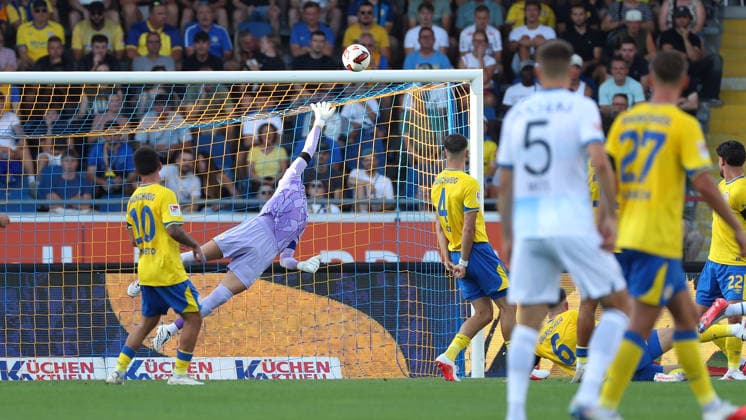 Braunschweig vs Bochum, 2. BL Braunschweig, 14.08.2026, Fußball, Herren, 2. BL, Saison 2026 2027, Eintracht Braunschweig vs. VfL Bochum: Torwart Ron-Thorben Hoffmann (Eintracht Braunschweig) (DFL DFB REGULATIONS PROHIBIT ANY USE OF PHOTOGRAPHS as IMAGE SEQUENCES and or QUASI-VIDEO) Stadion an der Hamburger Straße Niedersachsen Deutschland *** Braunschweig vs. Bochum, 2. Bundesliga Braunschweig, August 14, 2026, Soccer, Men s, 2. Bundesliga, 2026–2027 Season, Eintracht Braunschweig vs. VfL Bochum Goalkeeper Ron Thorben Hoffmann Eintracht Braunschweig DFL DFB REGULATIONS PROHIBIT ANY USE OF PHOTOGRAPHS AS IMAGE SEQUENCES AND OR QUASI-VIDEO Stadion an der Hamburger Straße Lower Saxony Germany