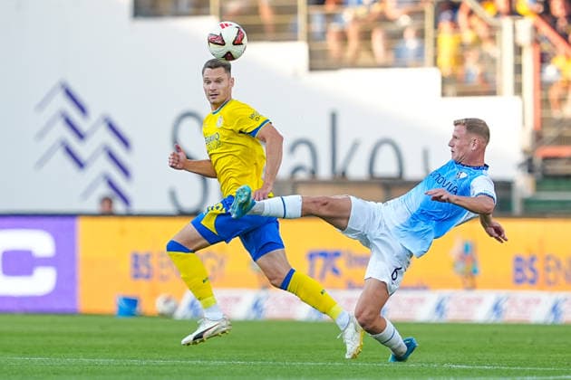 14.08.2026, xydrx, Fußball, 2. Fußball Bundesliga, Eintracht Braunschweig - VfL Bochum, Saison 2026 2027, Eintracht-Stadion: Maximilian Entrup (Eintracht Braunschweig, 9) im Zweikampf gegen Enis Cokaj (VfL Bochum, 6) DFB regulations prohibit any use of photographs as image sequences and or quasi-video. *** August 14, 2026, xydrx, Soccer, 2. Bundesliga, Eintracht Braunschweig vs. VfL Bochum, 2026–2027 season, Eintracht Stadium Maximilian Entrup, Eintracht Braunschweig, No. 9 in a tackle against Enis Cokaj of VfL Bochum, No. 6. DFB regulations prohibit any use of photographs as image sequences and or quasi-video. Copyright: HMBxMedia YannisxDreimann