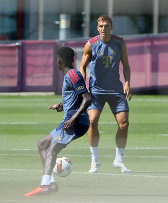 14.08.2026, FC Bayern Training, Saebenerstrasse Muenchen, Fussball, Muenchen, im Bild: Bara Sapoko Ndiaye (FC Bayern Muenchen) und Joao Palhinha (FC Bayern Muenchen) *** August 14, 2026, FC Bayern Training, Saebenerstrasse, Munich, Soccer, Sports, Munich; pictured: Bara Sapoko Ndiaye of FC Bayern Munich and Joao Palhinha of FC Bayern Munich