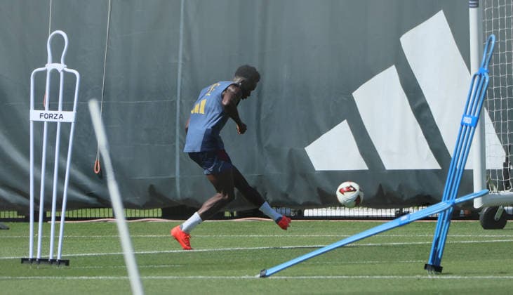 14.08.2026, FC Bayern Training, Saebenerstrasse Muenchen, Fussball, Muenchen, im Bild: Alphons Davies (FC Bayern Muenchen) *** August 14, 2026, FC Bayern Training, Saebenerstrasse, Munich, Soccer, Sports, Munich, Pictured: Alphons Davies, FC Bayern Munich