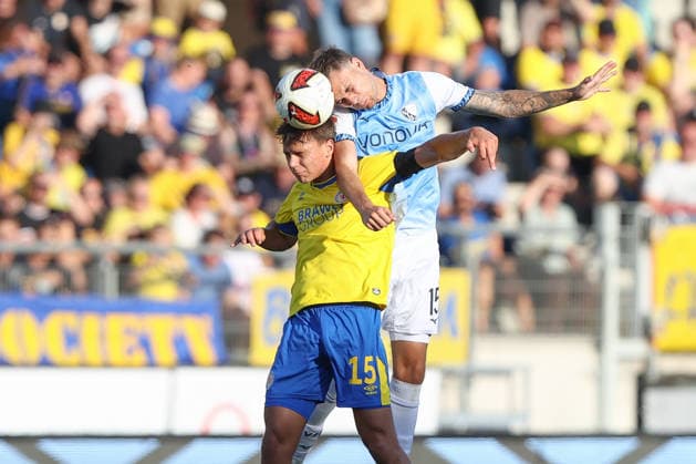 14.08.2026, xtgx, Fussball 2. Bundesliga, Eintracht Braunschweig - VfL Bochum, v.l. Max Marie (Braunschweig, 15) Michael Steinwender (Bochum, 15) Zweikampf, Duell, Kampf, tackle (DFL DFB REGULATIONS PROHIBIT ANY USE OF PHOTOGRAPHS as IMAGE SEQUENCES and or QUASI-VIDEO) Braunschweig *** August 14, 2026, xtgx, Soccer 2. Bundesliga, Eintracht Braunschweig vs. VfL Bochum, from left: Max Marie (Braunschweig), 15 Michael Steinwender (Bochum), 15 Tackle, duel, battle, tackle DFL DFB REGULATIONS PROHIBIT ANY USE OF PHOTOGRAPHS AS IMAGE SEQUENCES AND OR QUASI-VIDEO Braunschweig