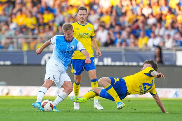 14.08.2026, xydrx, Fußball, 2. Fußball Bundesliga, Eintracht Braunschweig - VfL Bochum, Saison 2026 2027, Eintracht-Stadion: Enis Cokaj (VfL Bochum, 6) im Zweikampf gegen Kevin Ehlers (Eintracht Braunschweig, 21) DFB regulations prohibit any use of photographs as image sequences and or quasi-video. *** August 14, 2026, xydrx, Soccer, 2. Bundesliga, Eintracht Braunschweig vs. VfL Bochum, 2026–2027 season, Eintracht Stadium, Enis Cokaj vs. VfL Bochum, No. 6 in a tackle against Kevin Ehlers of Eintracht Braunschweig, 21 DFB regulations prohibit any use of photographs as image sequences and or quasi-video Copyright: HMBxMedia YannisxDreimann