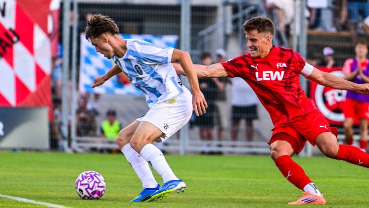 14.08.2026, GER, Fußball, Herren, RL Bayern, FC Memmingen vs TSV 1860 München Emre Erdogan (München, 19), Lukas Rietzler (Memmingen, 29) Memmingen e-con ArenaPark Bayern Deutschland *** August 14, 2026, GER, Soccer, Men s, Bavarian Regional League, FC Memmingen vs. TSV 1860 Munich; Emre Erdogan (Munich), 19; Lukas Rietzler (Memmingen), 29; Memmingen, at ArenaPark, Bavaria, Germany Copyright: xNordphotox xHafnerx
