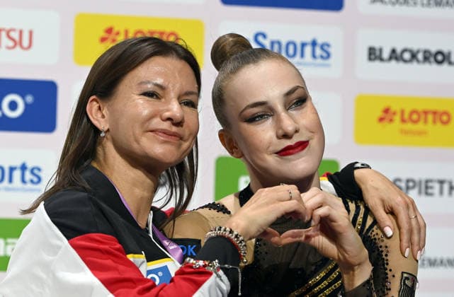 Sport Bilder des Tages 14.08.2026, xhbx, Rhythmische Sportgymnastik Weltmeisterschaft 2026, v.l. Trainer Julija Raskina, Darja Varfolomeev (Deutschland) Keulen (DFL DFB REGULATIONS PROHIBIT ANY USE OF PHOTOGRAPHS as IMAGE SEQUENCES and or QUASI-VIDEO) Frankfurt am Main *** August 14, 2026, xhbx, 2026 Rhythmic Gymnastics World Championships, from left: Coach Julija Raskina, Darja Varfolomeev Germany Cologne DFL DFB REGULATIONS PROHIBIT ANY USE OF PHOTOGRAPHS AS IMAGE SEQUENCES AND OR QUASI-VIDEO Frankfurt am Main
