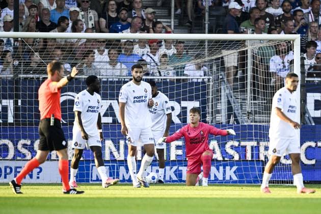 VELSEN - Telstar goalkeeper Ronald Koeman Junior (m) reacts after 0-1 during the Dutch Eredivisie match between Telstar and Sparta Rotterdam at the BUKO Stadium on August 14, 2026 in Velsen, the Netherlands. OLAF KRAAK ANP Eredivisie 2026-2027 xVIxANPxSportx xxANPxIVx 565472428 originalFilename: 565472428.jpg