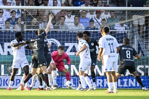 VELSEN - Telstar goalkeeper Ronald Koeman Junior, Tofin Turay of Telstar, Marvin Young of Sparta Rotterdam (lr) during the Dutch Eredivisie match between Telstar and Sparta Rotterdam at the BUKO Stadium on August 14, 2026 in Velsen, the Netherlands. OLAF KRAAK ANP Eredivisie 2026-2027 xVIxANPxSportx xxANPxIVx 565472506 originalFilename: 565472506.jpg