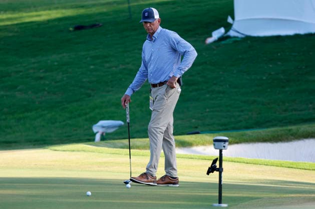 MEMPHIS, TN - AUGUST 14: Jason Larson, of the rules committee, checks the No. 9 green prior to the second round of the FedEx St. Jude Championship, August 14, 2026, at TPC Southwind in Memphis, Tennessee. (Photo by Matthew Maxey Icon Sportswire) GOLF: AUG 14 PGA, Golf Herren FedEx St. Jude Championship EDITORIAL USE ONLY Icon260814003