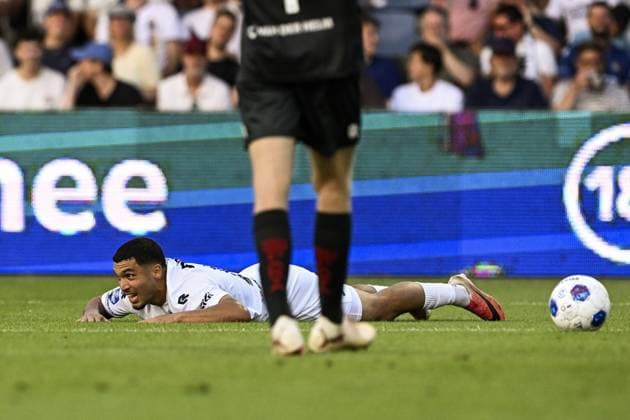 VELSEN - Soufiane Hetli of Telstar reacts after a missed chance during the Dutch Eredivisie match between Telstar and Sparta Rotterdam at the BUKO Stadium on August 14, 2026, in Velsen, the Netherlands. OLAF KRAAK ANP Eredivisie 2026-2027 xVIxANPxSportx xxANPxIVx 565475251 originalFilename: 565475251.jpg