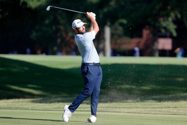 MEMPHIS, TN - AUGUST 14: Patrick Cantlay of the United States hits watches his approach shot from the No. 7 fairway during the second round of the FedEx St. Jude Championship, August 14, 2026, at TPC Southwind in Memphis, Tennessee. (Photo by Matthew Maxey Icon Sportswire) GOLF: AUG 14 PGA, Golf Herren FedEx St. Jude Championship EDITORIAL USE ONLY Icon260814020