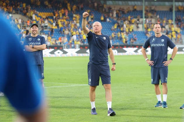 14.08.2026, xtgx, Fussball 2. Bundesliga, Eintracht Braunschweig - VfL Bochum, v.l. Uwe Rösler (Bochum, Trainer) Jubel ueber den Sieg, Jubel nach Spielende (DFL DFB REGULATIONS PROHIBIT ANY USE OF PHOTOGRAPHS as IMAGE SEQUENCES and or QUASI-VIDEO) Braunschweig *** August 14, 2026, xtgx, Soccer 2. Bundesliga, Eintracht Braunschweig vs. VfL Bochum, from left: Uwe Rösler (Bochum), coach celebrating the victory, Celebration after the final whistle DFL DFB REGULATIONS PROHIBIT ANY USE OF PHOTOGRAPHS as IMAGE SEQUENCES and or QUASI-VIDEO Braunschweig