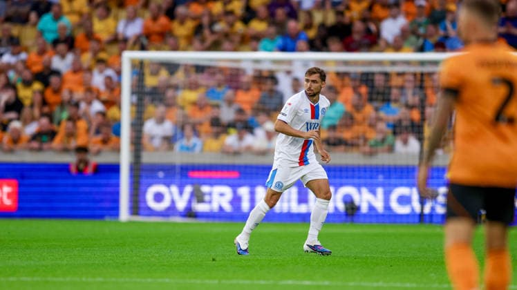 Wolverhampton Wanderers v Blackburn Rovers, EFL Sky Bet Championship Blackburn Rovers defender Harry Pickering (3) during the EFL Sky Bet Championship match between Wolverhampton Wanderers and Blackburn Rovers at Molineux, Wolverhampton, UK on 14 August 2026. Editorial use only DataCo restrictions apply See www.football-dataco.com , Copyright: xSimonxDaviesx PSI-24684-0069